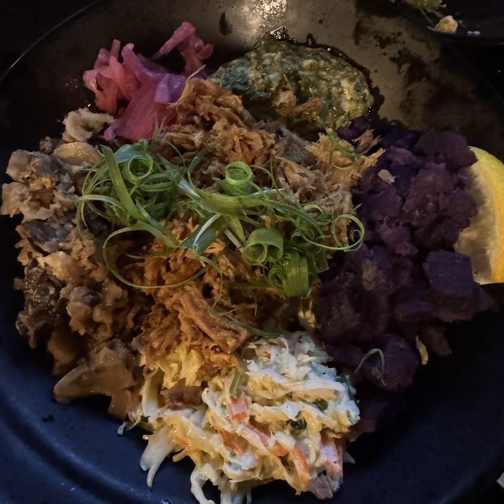 Big deck bowl with carnitas