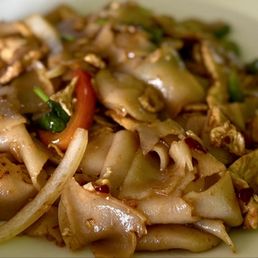 19 Drunken Noodles Pad Kee Mao