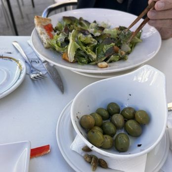 La Perla - Caesar salad and olives - Medical Spas Near Me - Donostia / San Sebastián, SS