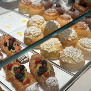 Pasticceria Martesana - Patisserie/Cake Shop Near Me - Como, Colorado