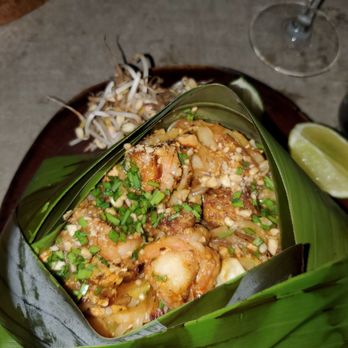 Restaurante Mezzanine - Pad thai with shrimp and tofu - Thai Near Me - Tulum, ROO Restaurante Mezzanine - Pad thai with shrimp and tofu - Thai Near Me - Tulum, ROO