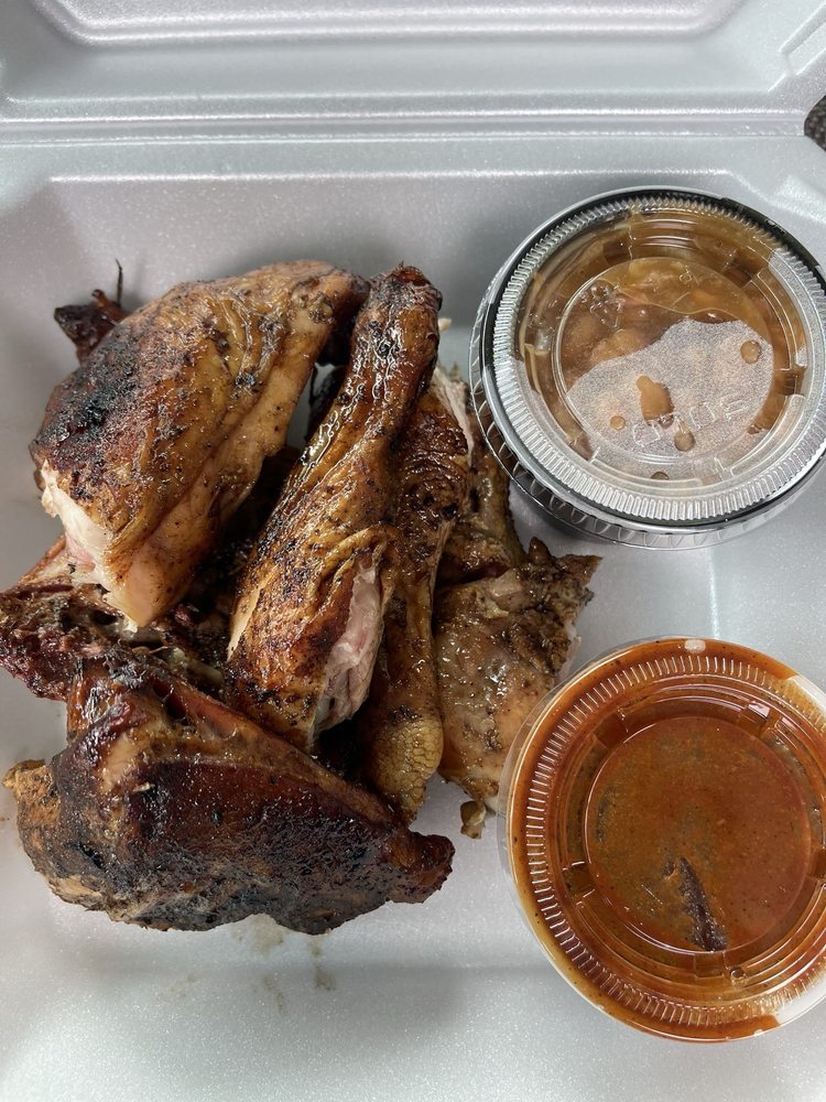 Hometown Smokehouse BBQ Logo