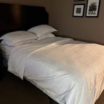 Sheraton Orlando North Hotel - Beds were thrown together. - Hotels Near Me - Maitland, Florida Sheraton Orlando North Hotel - Beds were thrown together. - Hotels Near Me - Maitland, Florida