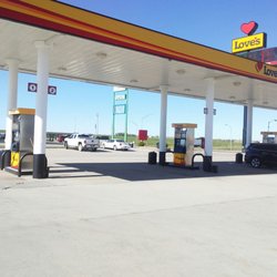 Love's Travel Stop - Lots of space to pull in and out with a boat or trailer