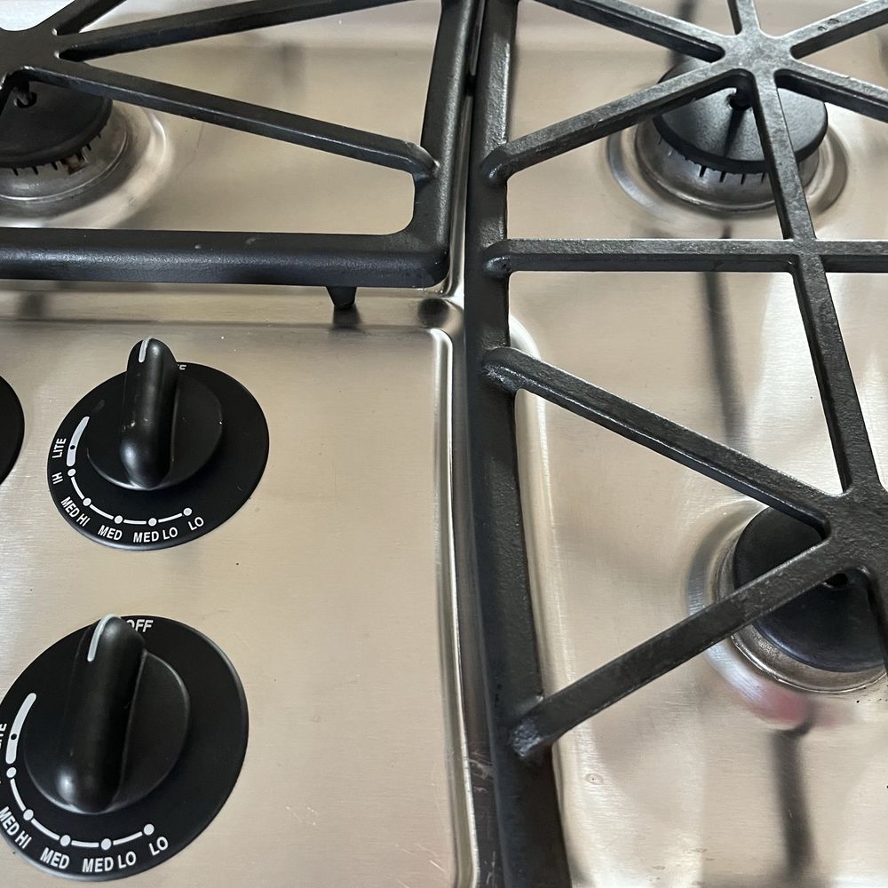 Ester's Cleaners - Deep clean stove top - after like new - Home Cleaning Near Me