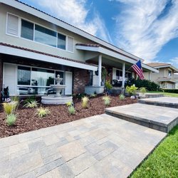 Saddleback Pavers - Paver walkway with steps