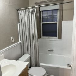 St Louis Bathtub & Tile Reglazing - Bathroom tub and tile reglazed .