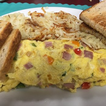 Cafe in Paradise - Western omelette w/ hash browns and rye toast - Breakfast & Brunch Near Me - Sebastian, Florida