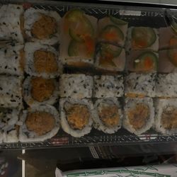 Lemongrass Thai & Sushi - 33 Spicy Salmon Roll