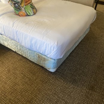 Comfort Suites - No bed skirt stain on base of bed - Hotels Near Me - Clackamas, Oregon