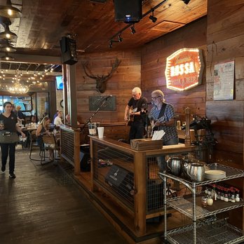 Taverna Rossa - Band playing amongst diners - Pizza Near Me - Plano, Texas