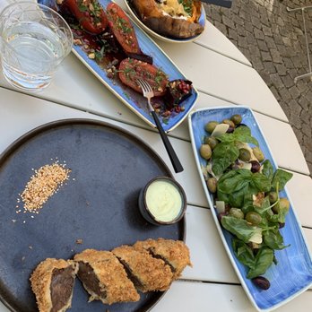 the spice bazaar - Crispy Beef, Aubergine, sweet potato,  and beet tomato salad - Oriental Near Me - Munich, BY