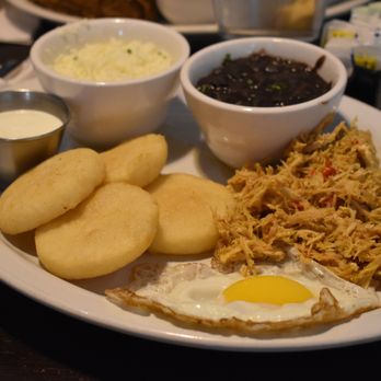 Bienmesabe - brunch arepitas with chicken - Venezuelan Near Me - Chicago, Illinois Bienmesabe - brunch arepitas with chicken - Venezuelan Near Me - Chicago, Illinois