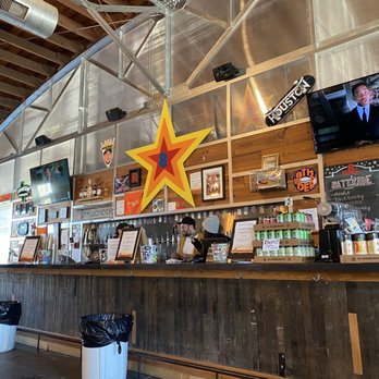 8th Wonder Brewery - Bar Area - Breweries Near Me - Houston, Texas