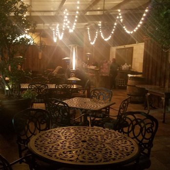 Farina's Winery & Cafe - Italian Near Me - Grapevine, Texas