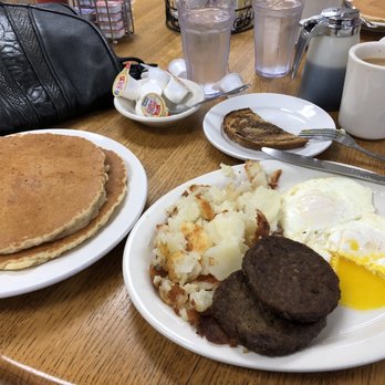 Du Kum Inn Restaurant - Two eggs over easy; sausage; potatoes; pancakes; rye toast - American Near Me - Sullivan, Missouri Du Kum Inn Restaurant - Two eggs over easy; sausage; potatoes; pancakes; rye toast - American Near Me - Sullivan, Missouri