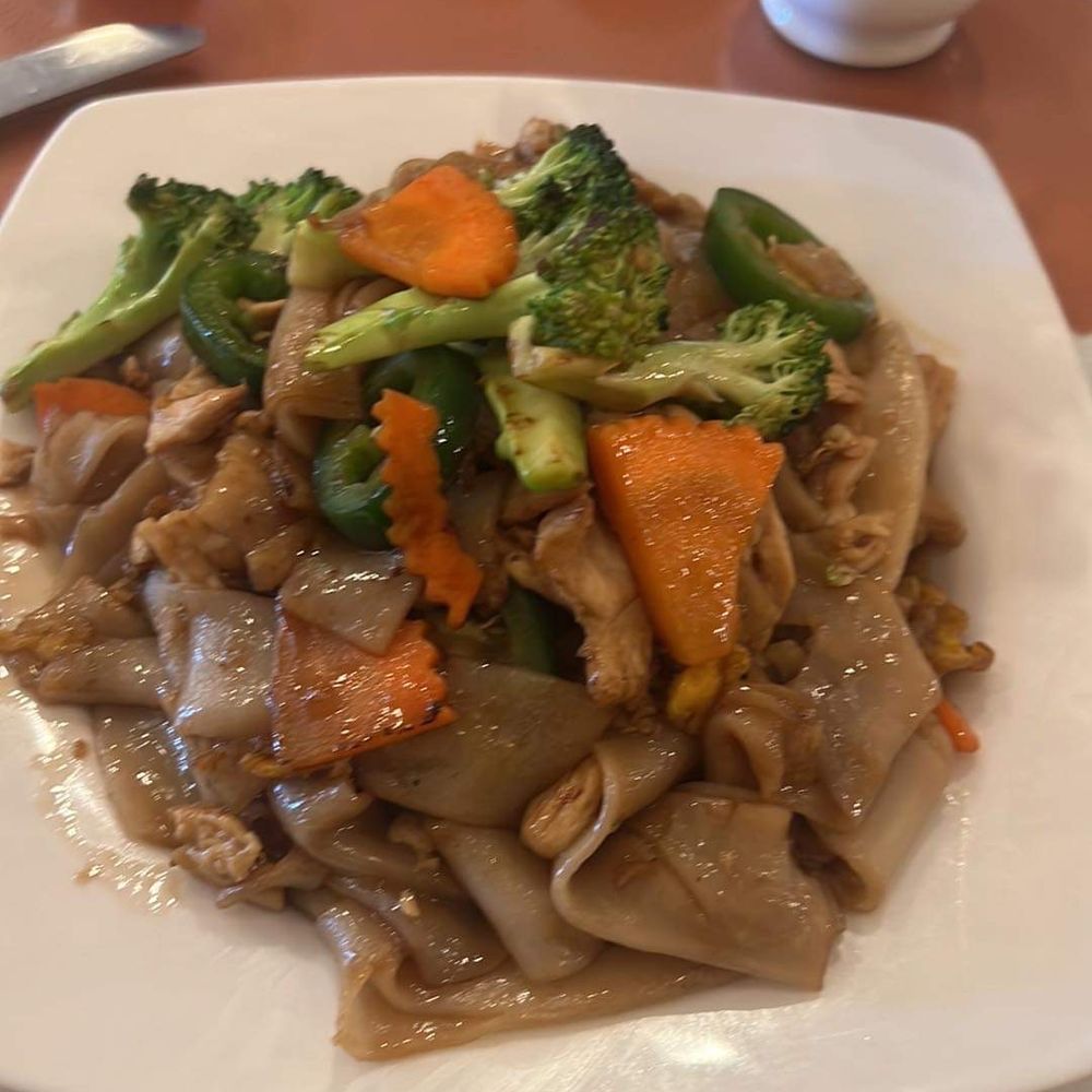 Krystal Thai - Pad see eiwe - Thai Near Me - Crystal Lake, Illinois Krystal Thai - Pad see eiwe - Thai Near Me - Crystal Lake, Illinois