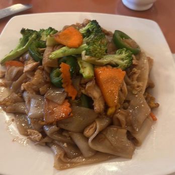 Krystal Thai - Pad see eiwe - Thai Near Me - Crystal Lake, Illinois Krystal Thai - Pad see eiwe - Thai Near Me - Crystal Lake, Illinois