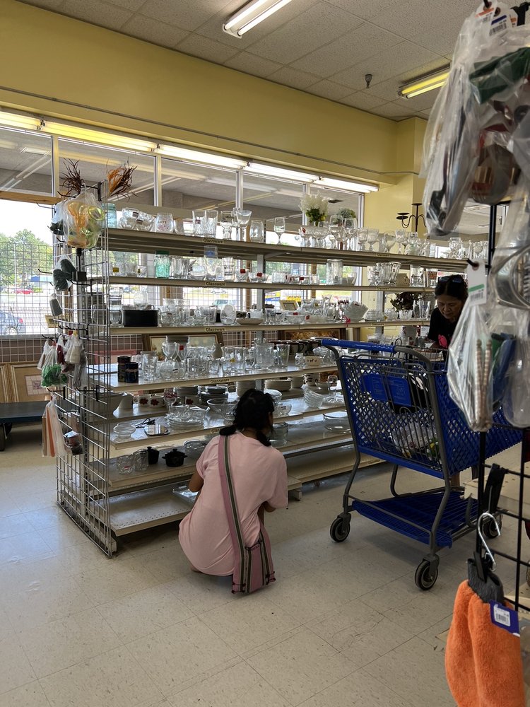 THRIFT WORLD 29 Photos & 16 Reviews 2670 N 90th St, Omaha, Nebraska