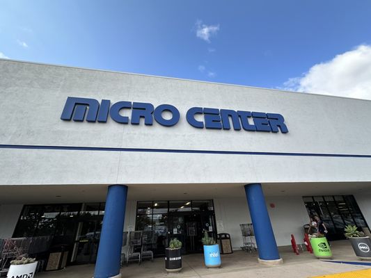 Micro Center by null