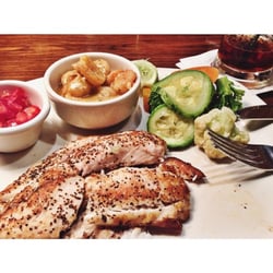 Outback Steakhouse - Filé de tilapia com molho de camarão.