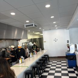 Inside/kitchen see them cook the burgers! Inside/kitchen see them cook the burgers!