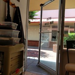 L A Nails - Doorway