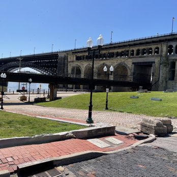 Laclede's Landing - Music Venues Near Me - Saint Louis, Missouri