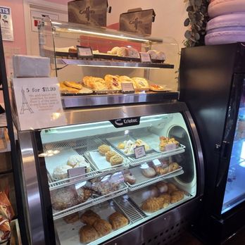 Parisien Bakery - Bakeries Near Me - Clovis, California
