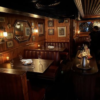 4 Charles Prime Rib - Steakhouses Near Me - New York, New York