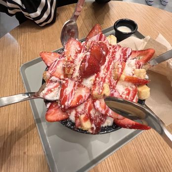 Sul & Beans - strawberry cheesecake bingsoo!! - Desserts Near Me - Irvine, California Sul & Beans - strawberry cheesecake bingsoo!! - Desserts Near Me - Irvine, California