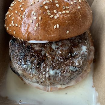 The Mayflower Grace - Heaven on earth cheese Burger - Hotels Near Me - Washington, Connecticut