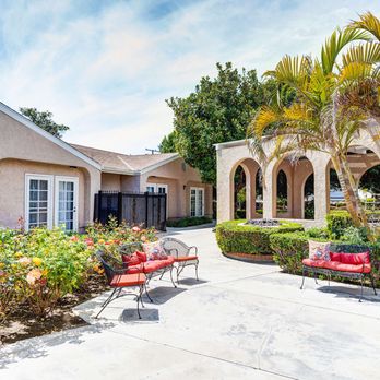 Ivy Terrace at Fullerton - Community patio - Memory Care Near Me - Fullerton, California Ivy Terrace at Fullerton - Community patio - Memory Care Near Me - Fullerton, California