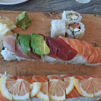 EE Sushi - Salmon roll, California roll and Philly roll - Sushi Bars Near Me - San Jose, California