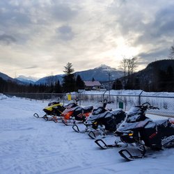 Peaks Lodge - Sledding from the parking lot