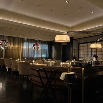 Bourbon Steak - Beautiful dining room - Steakhouses Near Me - Glendale, California