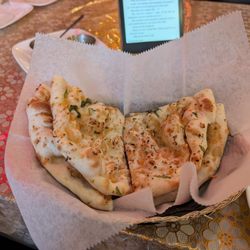 Kanan Indian Restaurant - Garlic naan