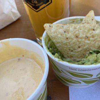 Muchachos Tacos LKN - Queso, guac and chips - Food Trucks Near Me