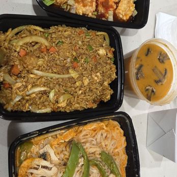 Bangkok Station - Curry Fried Rice, Sweat Chili Shrimp, Curry Noodles, and Tom Yum soup. - Thai Near Me - Sterling Heights, Michigan