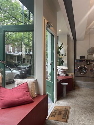 Laundry & Latte by null