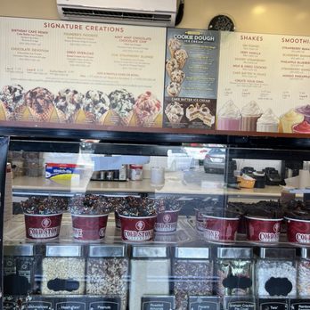 Cold Stone Creamery - Ice Cream & Frozen Yogurt Near Me - Van Nuys, California