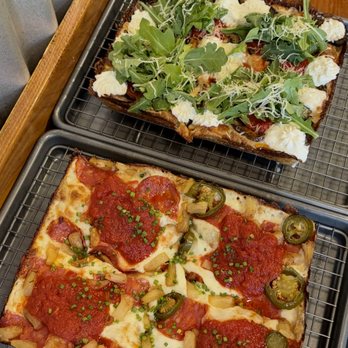 8Mile Detroit Style Pizza - Pizza Near Me - Toronto, Ontario