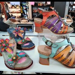 HavaShoes - Your favorite brand's available here !!