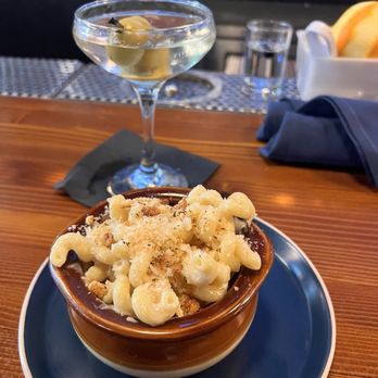 Citizen Capitol Craft House - Mac n cheese and Vodka Martini - New American Near Me - Sacramento, California Citizen Capitol Craft House - Mac n cheese and Vodka Martini - New American Near Me - Sacramento, California