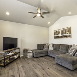 Blue Moon Medias - Montrose CO Real Estate Photographer - Bright spacious interior living room