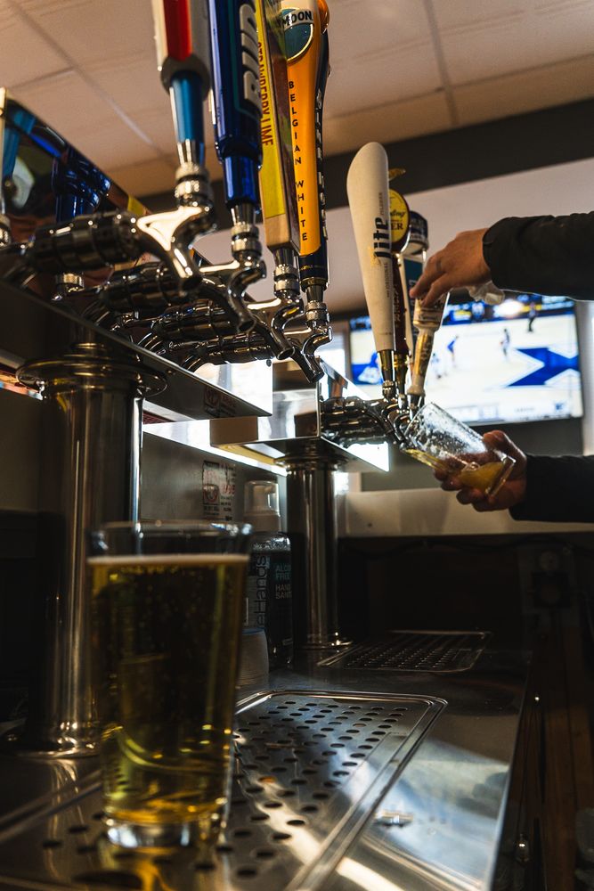 Grinnin' Bear Tavern Logo