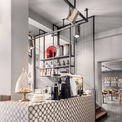 Wellnitz - 'Bibliothek', Blick Richtung Barraum
