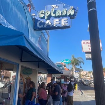 Pismo Beach - Go visit Splash Cafe known for their lobster sandwiches and clam chowder in a bread bowl - Beaches Near Me - Pismo Beach, California Pismo Beach - Go visit Splash Cafe known for their lobster sandwiches and clam chowder in a bread bowl - Beaches Near Me - Pismo Beach, California