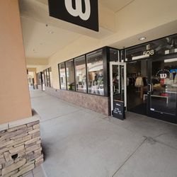 Wilson Outlet - Desert Hills