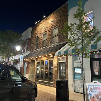 Jackson Ave Pub - Burgers Near Me - Naperville, Illinois